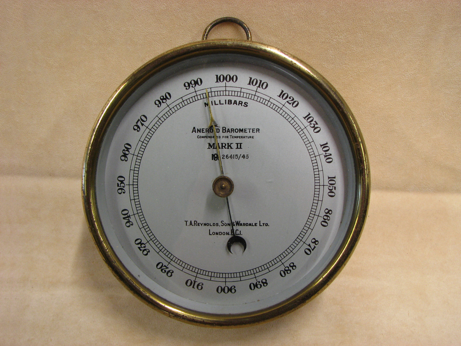 WW2 period Mark II Meteorological Office aneroid barometer
by T.A REYNOLDS, SON & WARDALE LTD.